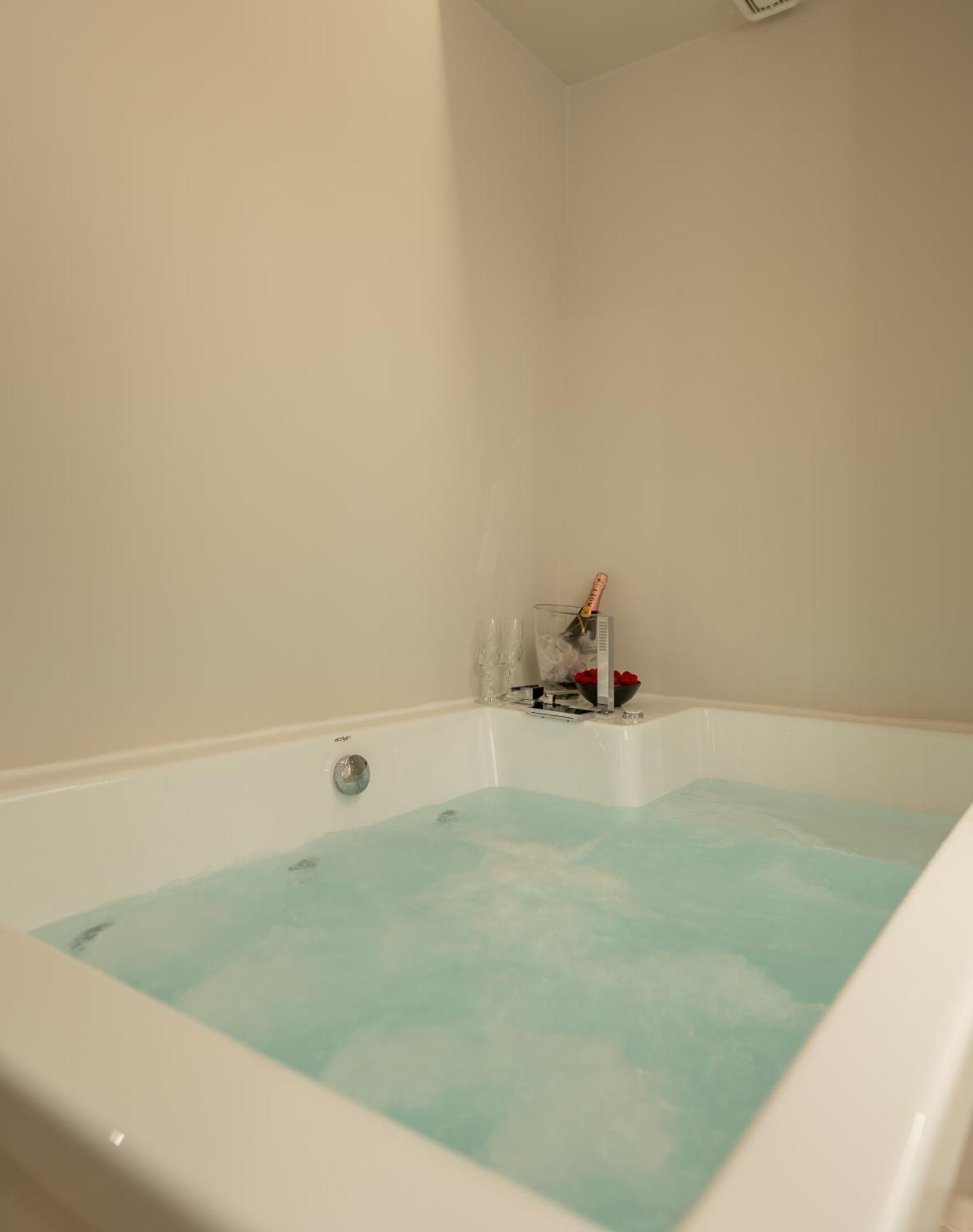 Derouse Othon Suite With Hydromassage Jacuzzi Atene Esterno foto