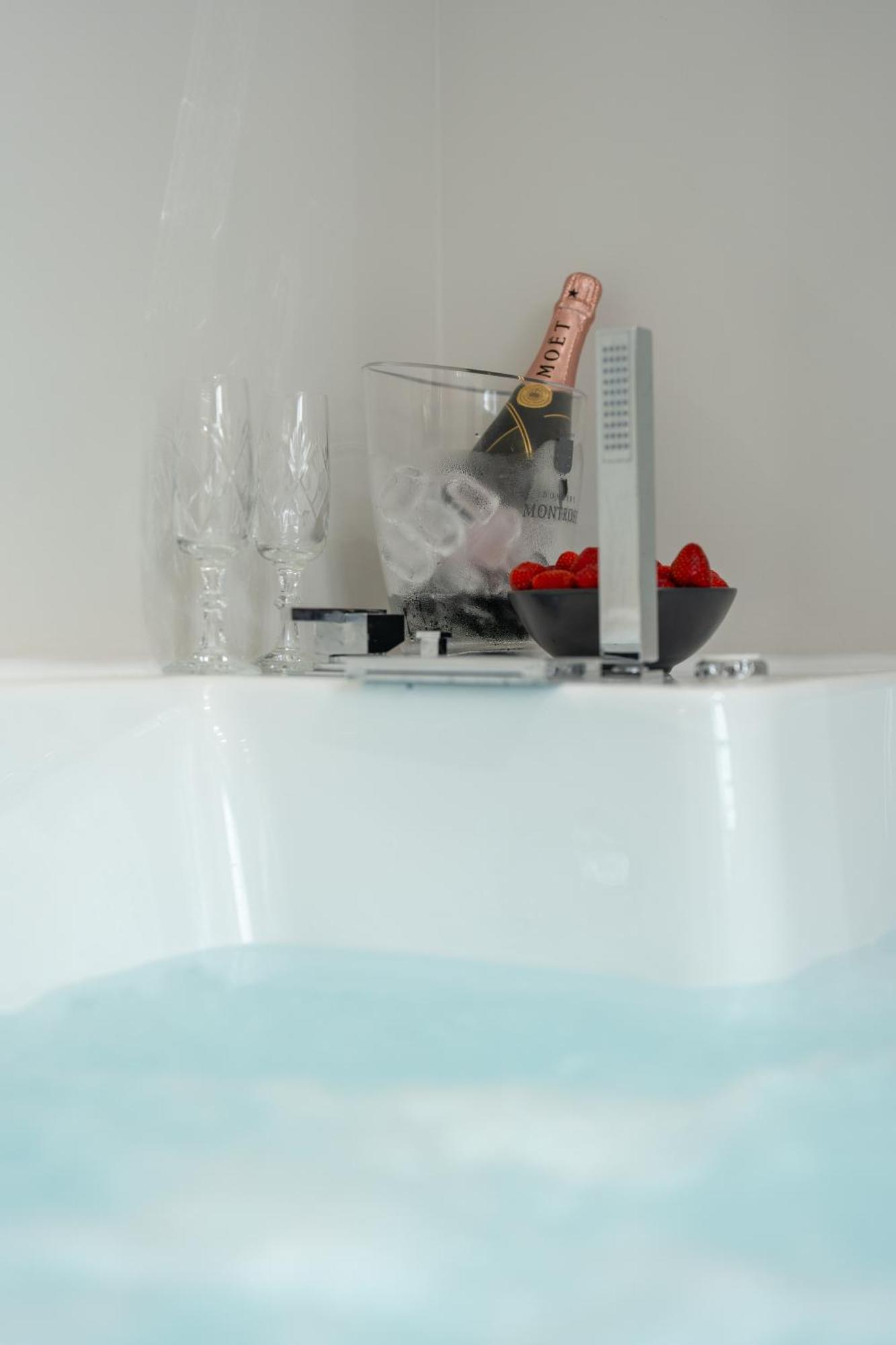 Derouse Othon Suite With Hydromassage Jacuzzi Atene Esterno foto